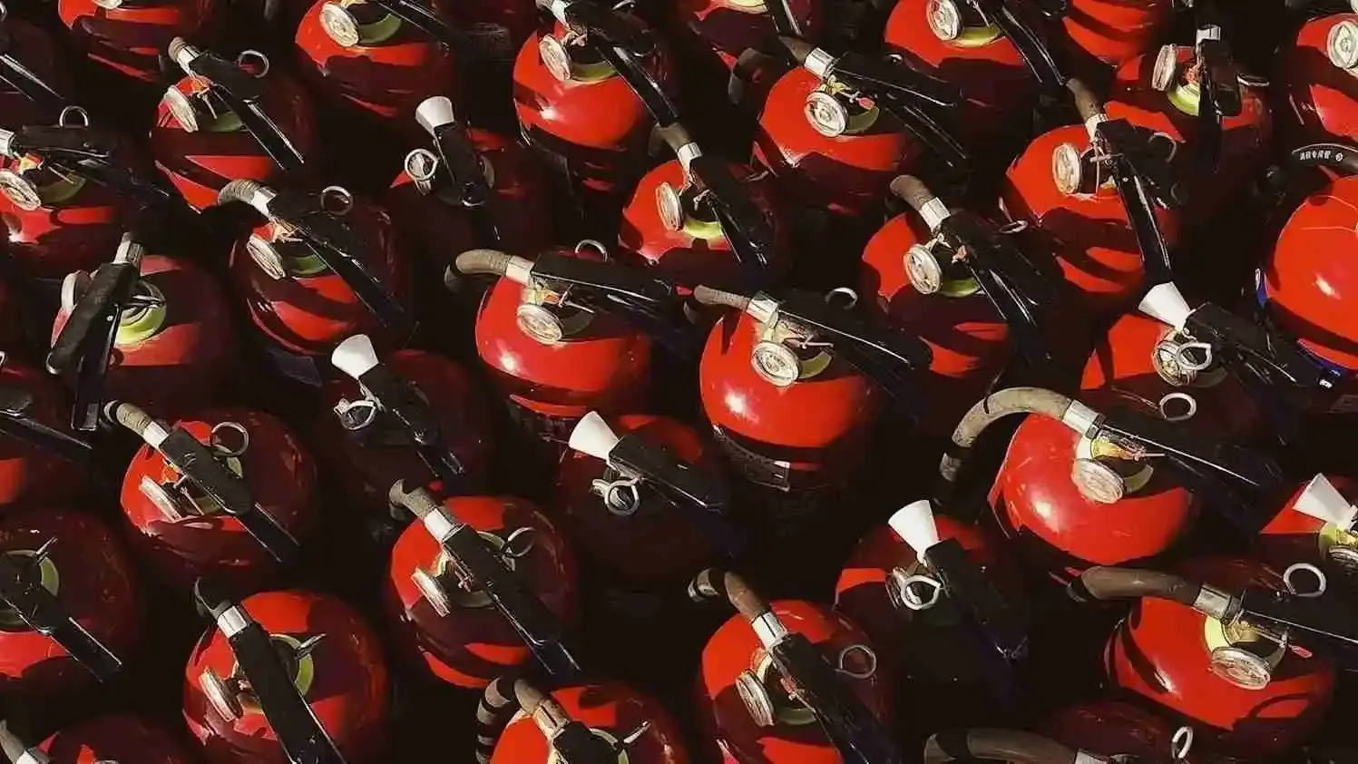 Extintores SIMA Extintores de seguridad alineados para inspección y cumplimiento con la NOM-002-STPS sobre prevención y protección contra incendios – Ingeniería SIMA